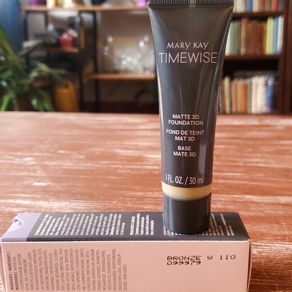 Bronze W 110 Matte 3D Foundation - Mary Kay - Picture 3 of 3